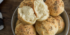 Beitragsbild des Blogbeitrags Einfache Quarkbrötchen ohne Hefe