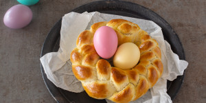 Beitragsbild des Blogbeitrags Osternester aus Hefeteig in Zusammenarbeit mit KRUPS | Werbung
