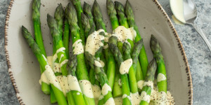 Beitragsbild des Blogbeitrags Spargel kochen – Grundrezept für grünen Spargel