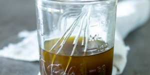 Beitragsbild des Blogbeitrags Honig-Senf-Dressing mit Balsamico