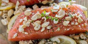 Beitragsbild des Blogbeitrags Schneller Lachs mit Cashews 