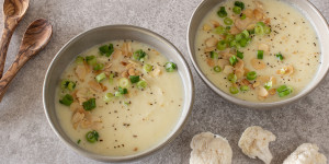 Beitragsbild des Blogbeitrags Blumenkohl-Cremesuppe mit Kartoffeln 