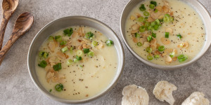 Beitragsbild des Blogbeitrags Blumenkohl-Cremesuppe mit Kartoffeln