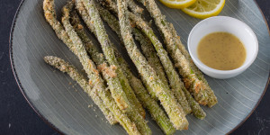 Beitragsbild des Blogbeitrags Spargel aus dem Ofen mit Käsekruste