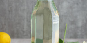 Beitragsbild des Blogbeitrags Holunderblüten-Sirup selber machen