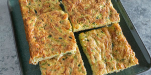 Beitragsbild des Blogbeitrags Herzhafter Zucchinikuchen 