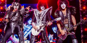 Beitragsbild des Blogbeitrags Rock In Vienna 2015: Feuer, Selbstinszenierung und wenig dahinter?