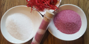 Beitragsbild des Blogbeitrags Goldmelissensalz: Powersalz in Rot