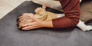 Beitragsbild des Blogbeitrags Cranio bei Babys: Experten-Interview mit Daniele Krebs