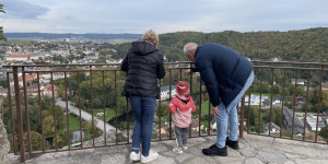 Beitragsbild des Blogbeitrags Zwischen Hüpfburg und Ritterspielen: Familien-Wochenende in Gars am Kamp