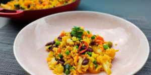 Beitragsbild des Blogbeitrags Vegane One-Pot Paella 