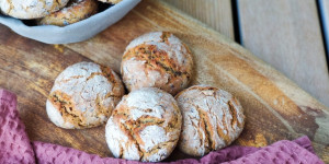 Beitragsbild des Blogbeitrags Vegane Roggenvollkornweckerl