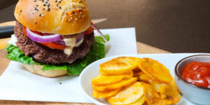 Beitragsbild des Blogbeitrags Der wahrscheinlich beste vegane Burger Österreichs