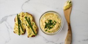 Beitragsbild des Blogbeitrags Ultimativer veganer Eiaufstrich