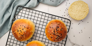 Beitragsbild des Blogbeitrags Vegane Brioche Burger Buns 