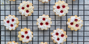 Beitragsbild des Blogbeitrags Vegane Linzer Augen (Spitzbuben) 