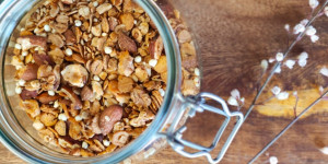 Beitragsbild des Blogbeitrags Crunchy Granola mit Zimt und Vanille