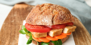 Beitragsbild des Blogbeitrags Veganes Weckerl für Unterwegs