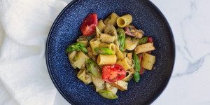 Beitragsbild des Blogbeitrags Leckere Pasta mit Tomaten und Spargel