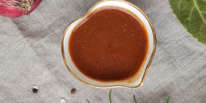 Beitragsbild des Blogbeitrags Vegane Bratensoße