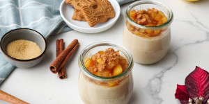 Beitragsbild des Blogbeitrags Veganes Panna Cotta mit karamellisiertem Apfel
