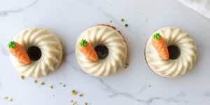 Beitragsbild des Blogbeitrags Veganer Karotten-Minigugelhupf
