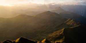 Beitragsbild des Blogbeitrags Kogeltrilogie mit Sonnenuntergang am Gamskarkogel