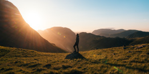 Beitragsbild des Blogbeitrags Richtig bergab gehen: Ohne Knieschmerzen ins Tal