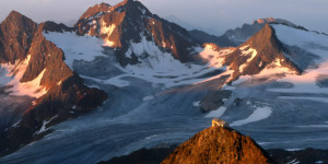 Beitragsbild des Blogbeitrags 9 spektakuläre Berghütten direkt am Gipfel 