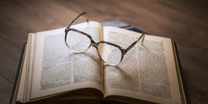 Beitragsbild des Blogbeitrags Streng nach Lehrbuch