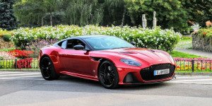 Beitragsbild des Blogbeitrags Aston Martin DBS Superleggera – superleichte Brutalität