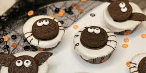 Beitragsbild des Blogbeitrags Halloween Cupcakes mit Kürbis und Frischkäsefrosting