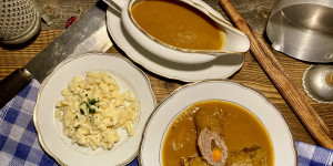 Beitragsbild des Blogbeitrags Rindsrouladen mit Nockerl