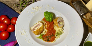 Beitragsbild des Blogbeitrags Piccata vom Huhn mit Rohschinken & Mozzarella  