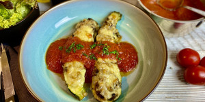 Beitragsbild des Blogbeitrags Gefüllte und überbackene Zucchini