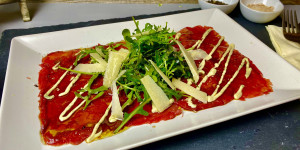 Beitragsbild des Blogbeitrags Carpaccio mit Ruccola & Parmesan 