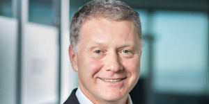 Beitragsbild des Blogbeitrags Wolfgang Barvir, Capgemini: „Strenge KI-Regularien stellen verantwortungsvollen Umgang mit Kundendaten sicher.“