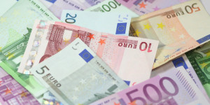 Beitragsbild des Blogbeitrags „Sicherer Euro“: 20 Prozent weniger Falschgeld als 2019 