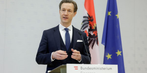 Beitragsbild des Blogbeitrags Finanzminister Blümel: „Finanzbildung ist die beste Altersvorsorge“
