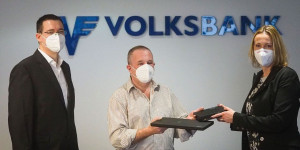 Beitragsbild des Blogbeitrags Volksbank Wien spendet über 300 PCs für bedürftige Kinder