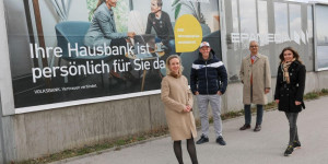 Beitragsbild des Blogbeitrags Volksbank lädt Kunden mit neuer Out of Home-Kampagne zum Jahresgespräch