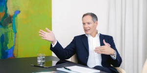 Beitragsbild des Blogbeitrags LLB Österreich unterzeichnet Vermittlungsvereinbarung mit Credit Suisse