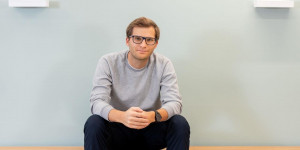 Beitragsbild des Blogbeitrags Nils-Hendrik Höcker, BUX Zero: „Wollen Marktführer in Neo- und Mobile-Brokerage in Österreich werden.“
