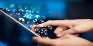 Beitragsbild des Blogbeitrags „Media-Mix Benchmark 2021“-Studie: Banken & Versicherungen setzen zunehmend auf Video und Display Advertising