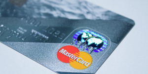 Beitragsbild des Blogbeitrags Mastercard E‑Commerce-Studie: 85 Prozent der Befragten shoppen mindestens einmal im Monat online 