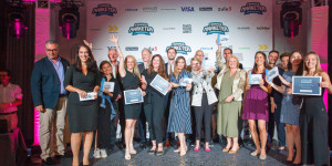 Beitragsbild des Blogbeitrags Die Finance Marketer of the year 2021 sind Anna Seybold (bank99), Bettina Binder (Allianz), Charlotte Newby (DIMOCO), Marina Daichendt (DADAT), Derya Senyurt (UniCredit Leasing) und Carmencita Nader (Erste Bank) 