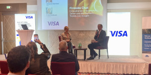 Beitragsbild des Blogbeitrags VISA Fireside Chat mit Stefanie Ahmmer: Kontaktloses Zahlen erlebt einen Boost 