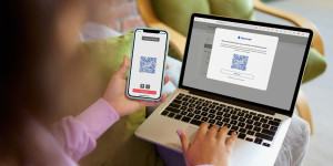 Beitragsbild des Blogbeitrags Bluecode: Mobiles Bezahlen in Webshops in wenigen Klicks per Plug-In 