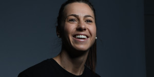 Beitragsbild des Blogbeitrags Profi-Fußballerin Viktoria Schnaderbeck ist Gesundheits-Botschafterin der Allianz