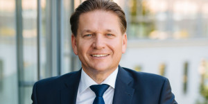 Beitragsbild des Blogbeitrags Helmut Siegler, Schoellerbank: „Wir sind bei internationalen Branchentests seit Jahren die meistausgezeichnete Privatbank Österreichs.”